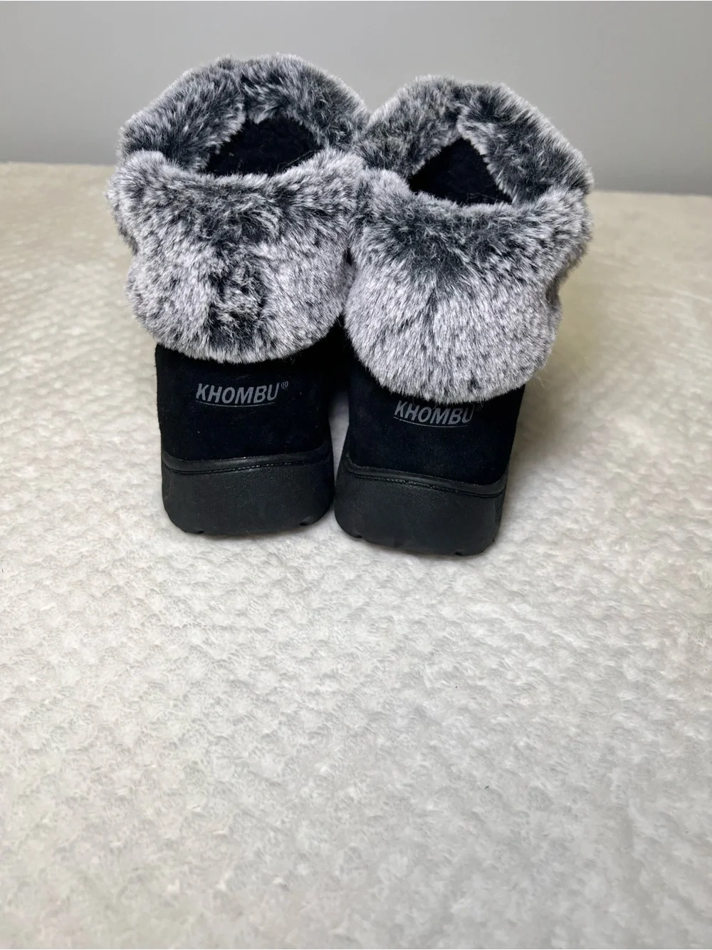 Khombu Black Ankle Winter Boots with Gray Faux Fur Cuff